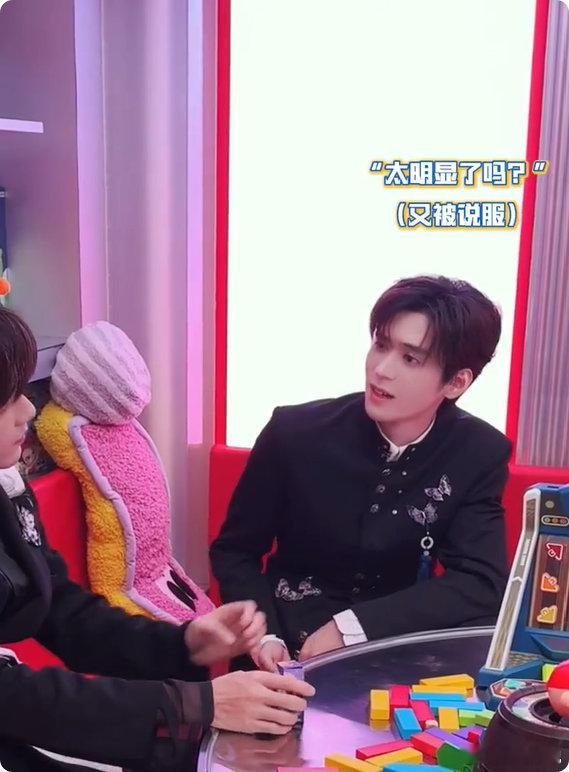 张颜齐被章时安急出一段绕口令 卧底推理小会成了喜剧现场！章时安怀疑对象来回换，张