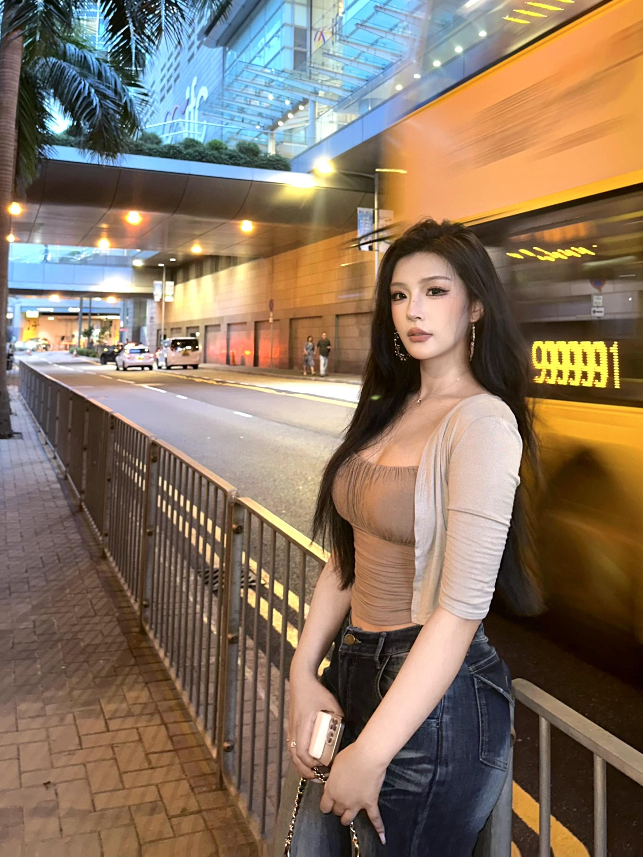 跟着我的手走吧