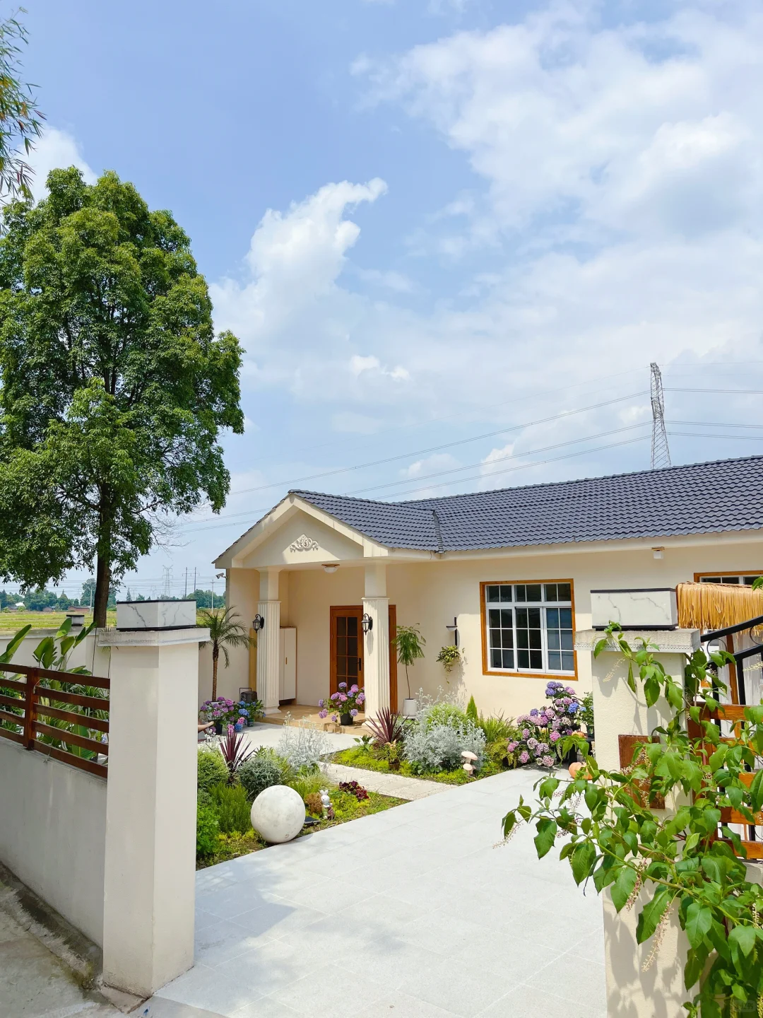 买不起城里的大房子，在农村有个小家也挺好！