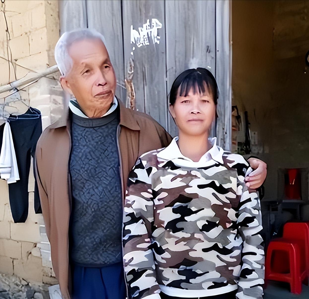 广西第一猛男！1994年，49岁梁二将19岁女工友带回村，随后两人开始疯狂造人，