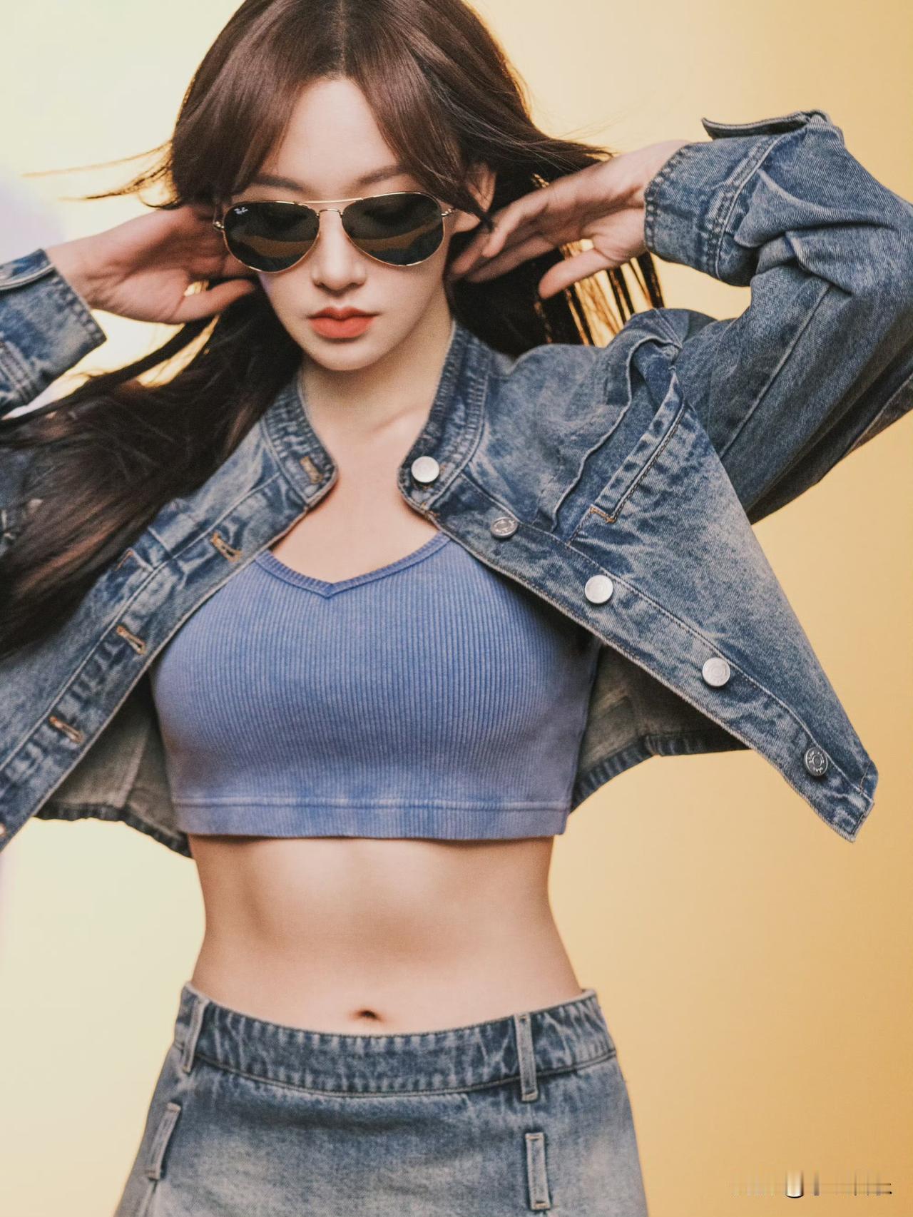 戴眼镜的程潇，颜值真是顶级！
过去认识程潇，是在《偶像练习生》舞台上，她扎着高马