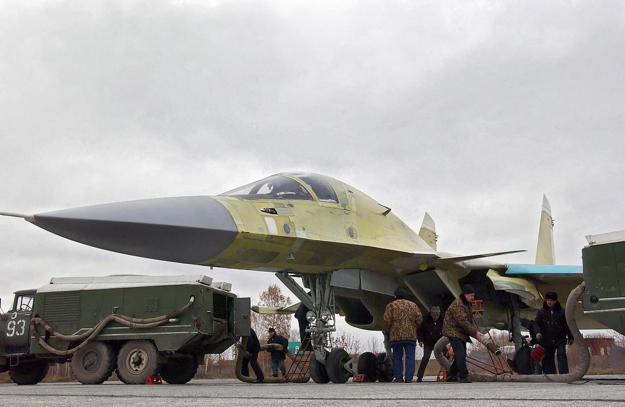 伊朗苦等多年的新战机，终于落地了！不是网上传得沸沸扬扬的48架一次性到货，而是首