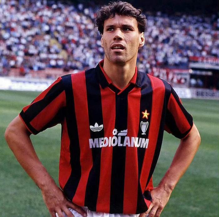 马尔蒂尼：巴斯滕能排历史最佳前锋前五！
最近米兰名宿马尔蒂尼在接受媒体采访时说，