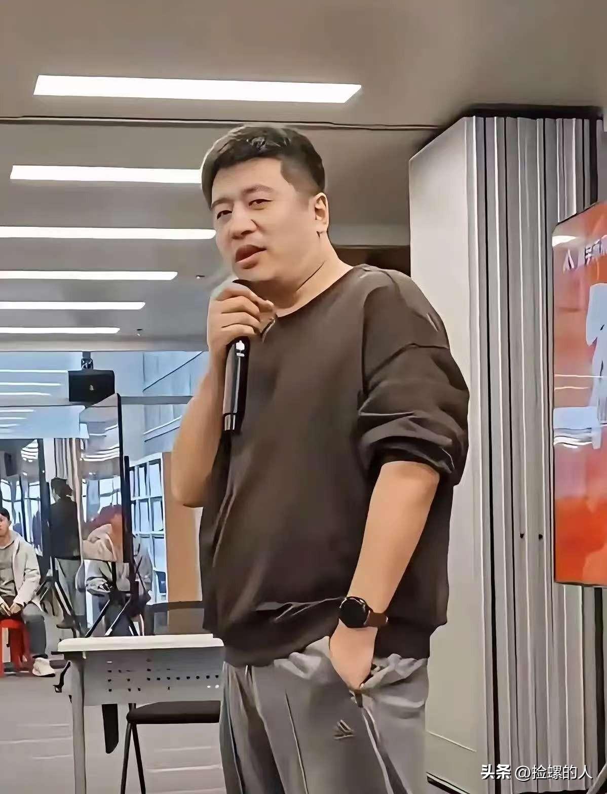 我同事老公刚好在张雪峰公司上班，今天突然就说老板走了，太突然了！他说，老张这个人