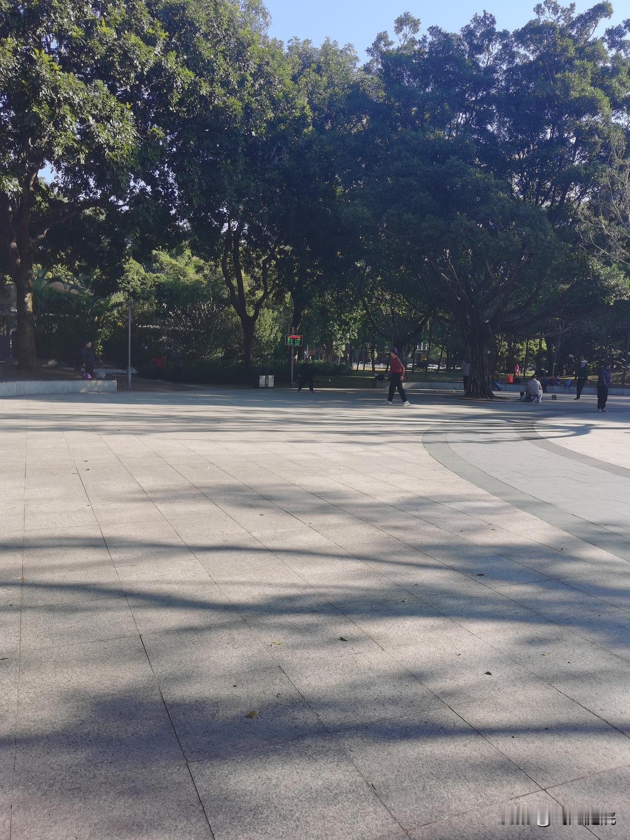 “不让百姓打井，不让养鸡养鸭，不让用柴火做饭，”现在这些情况，应该有所改变了吧？