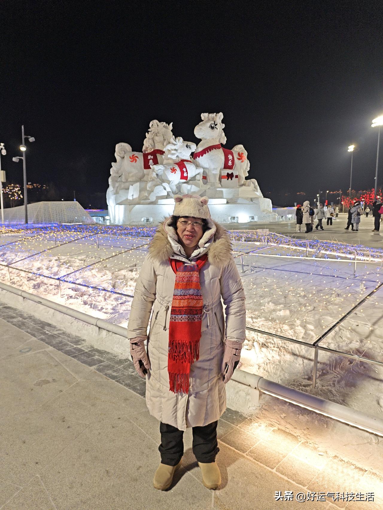 冰雪大世界硬核蹦迪！年轻人热血沸腾，我主打一个保暖😂
 
二月份打卡哈尔滨冰雪