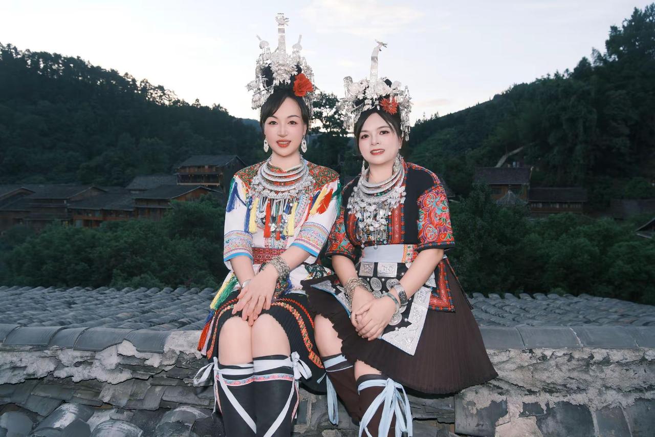 古寨风情 带你感受侗族服饰之美 体验一下侗族服饰
