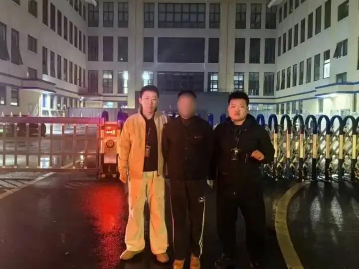 浙江一大叔好心好意为儿子找对象，可不仅对象没找到，还被骗走了18万，大叔随即去派