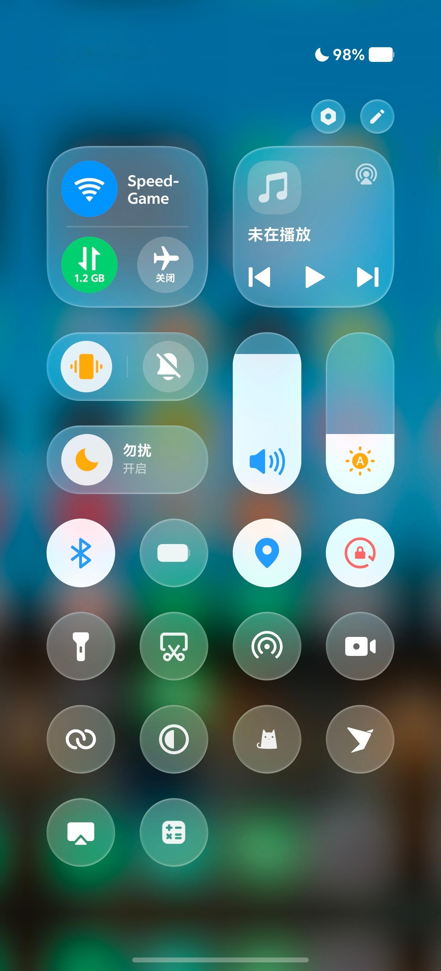 蓝厂这个桌面跟锁屏怎么调怎么难受。最后定格椭圆图标无字，勉强能看了