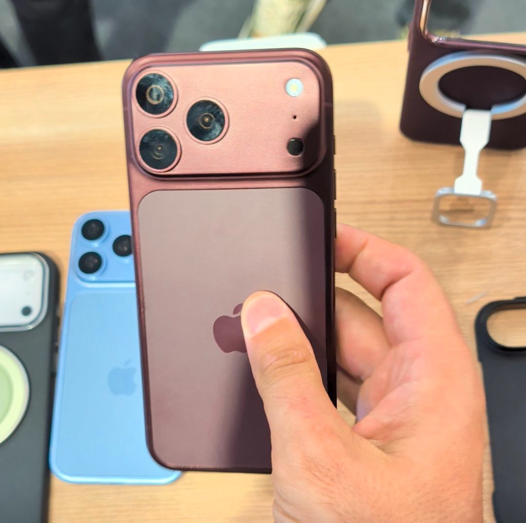 iPhone18Pro 配色完了，这个樱桃红配色怎么和网传的不一样，颜色太深了，