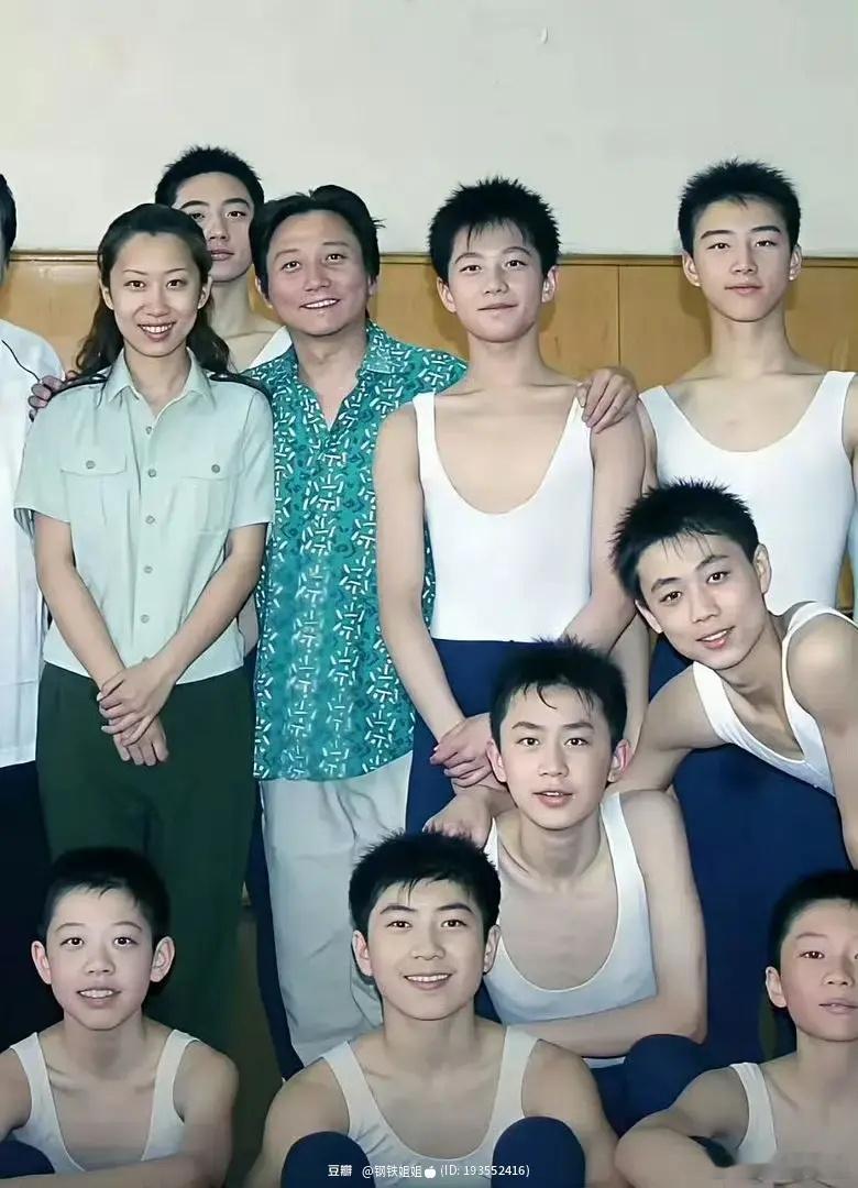 一位明星学生时代的照片 