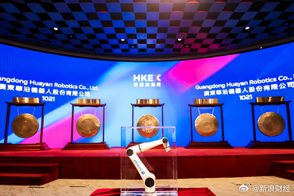 【港交所的锣不够敲了】港交所一天诞生两家百亿巨头3月30日，港交所再度上演热闹一