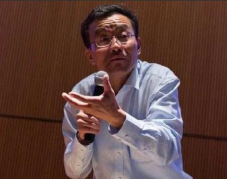 复旦大学教授王德峰，撕开了中国社会当下最大的遮羞布，振聋发聩！他说：“我们再度地