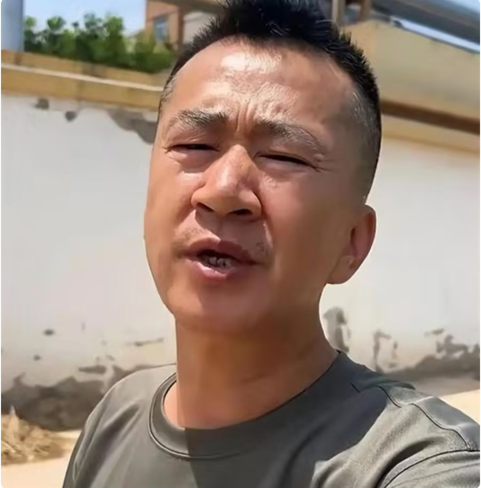 吃相难看，恩师骂周星驰无儿无女 本想毁掉星爷 自己先被扒个底朝天 