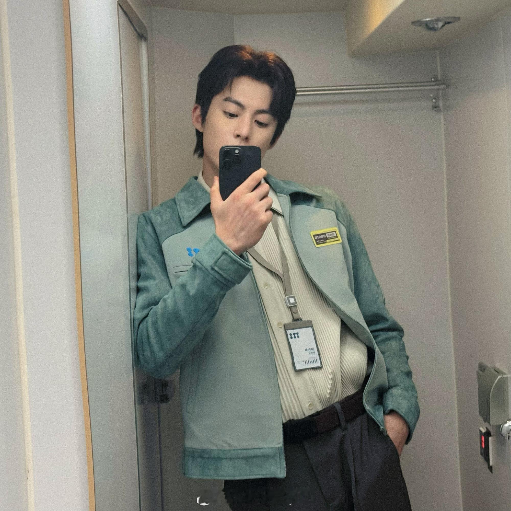 王鹤棣宣传新电影《星河入梦》，三天发了九套造型好用心吧！！！王鹤棣电影星河入梦