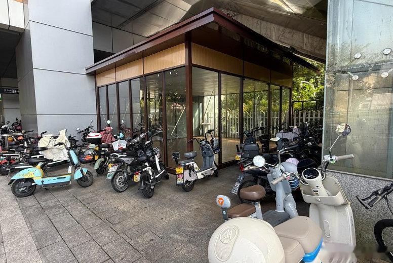 宁波北仑精细治理优化出行环境宁波北仑中河路地铁站启动焕新改造！针对长期存在的电瓶