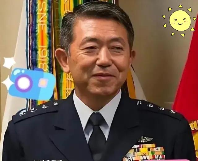 没想到，被中国制裁的日本政客岩崎茂，居然被爆出在中国有着巨额的资产，他的儿子在中