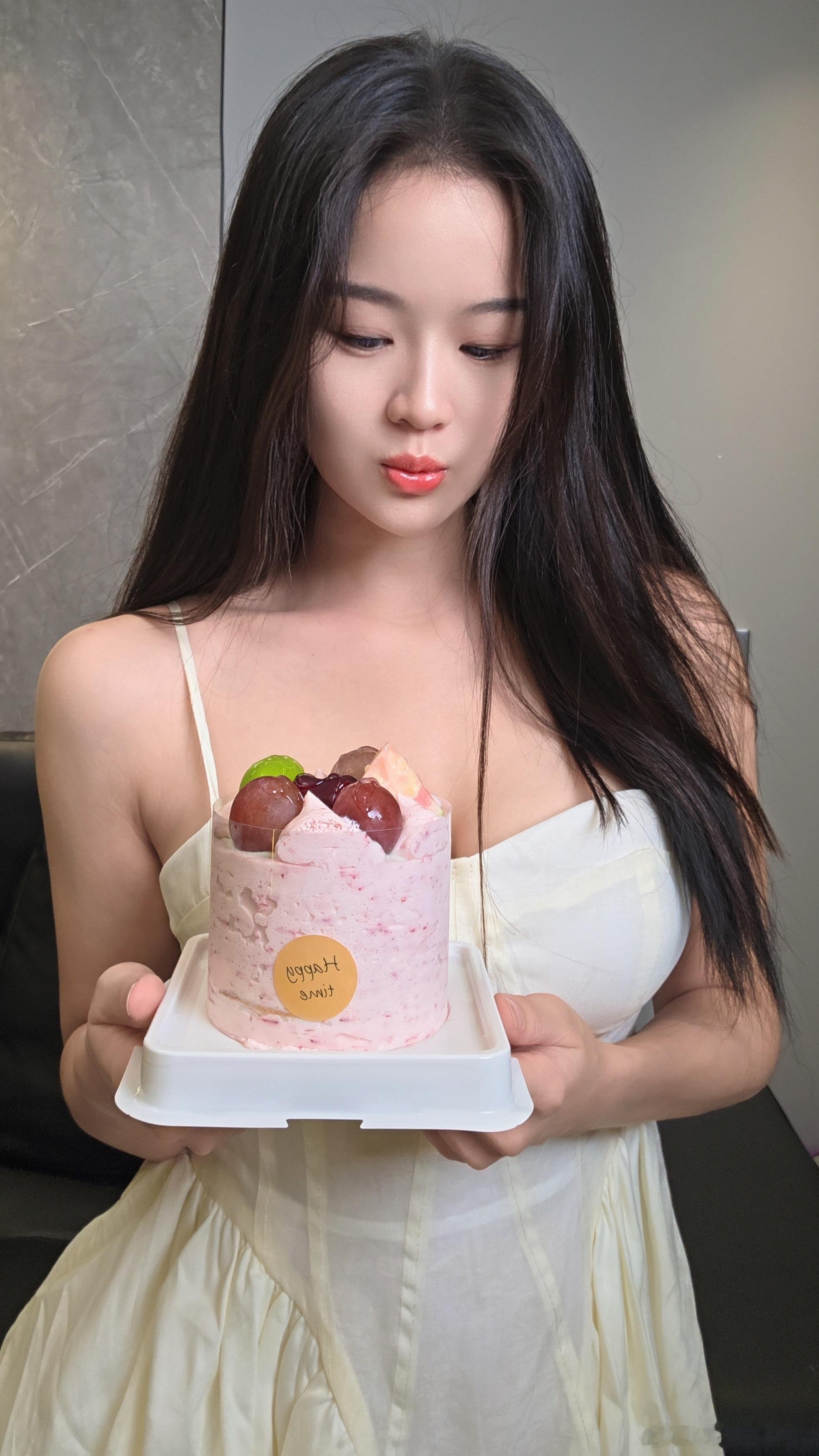 一个人偷偷长大一岁生日快乐