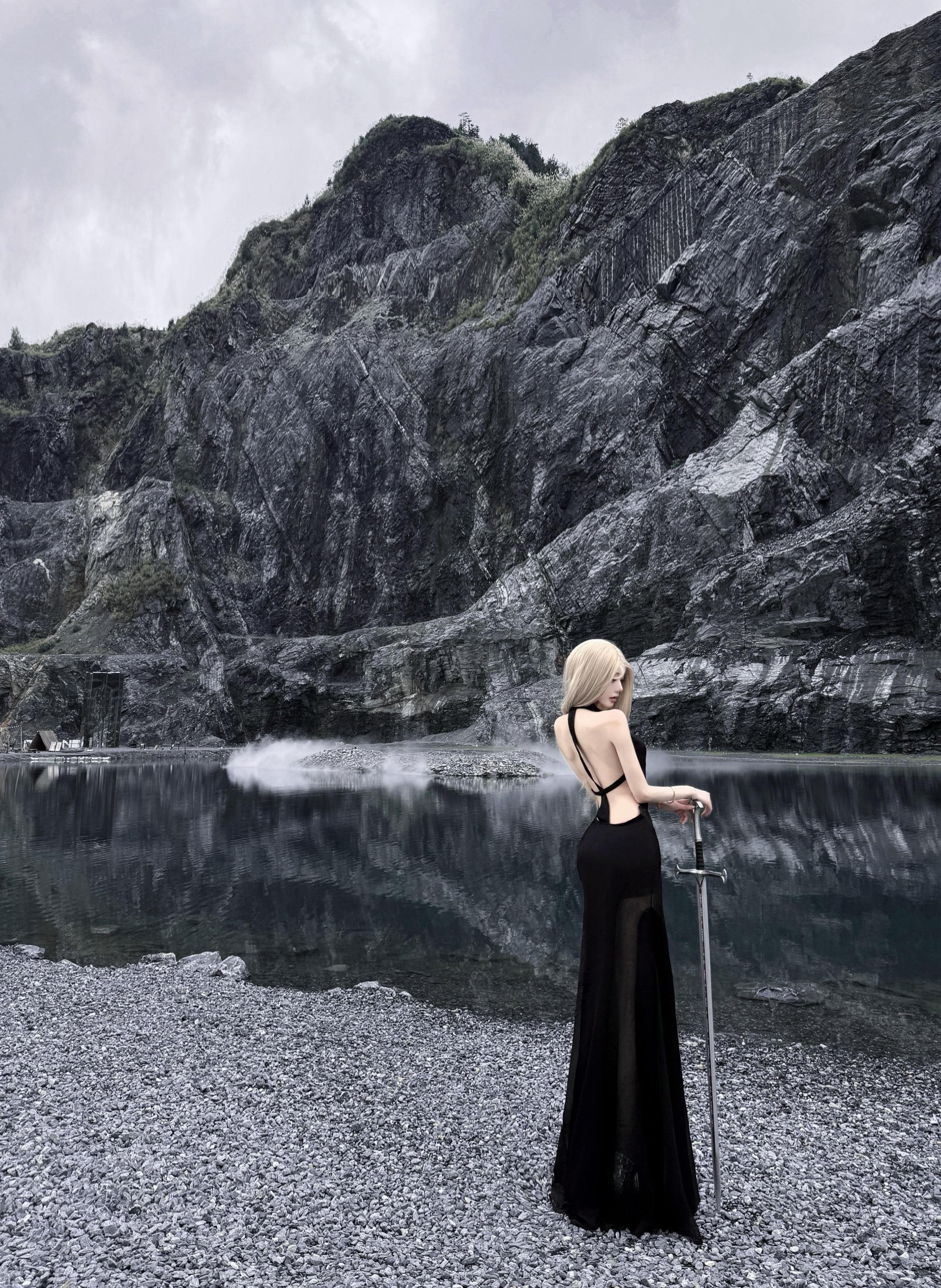 唯独心脏是雪绣的痂 靠近你就融化