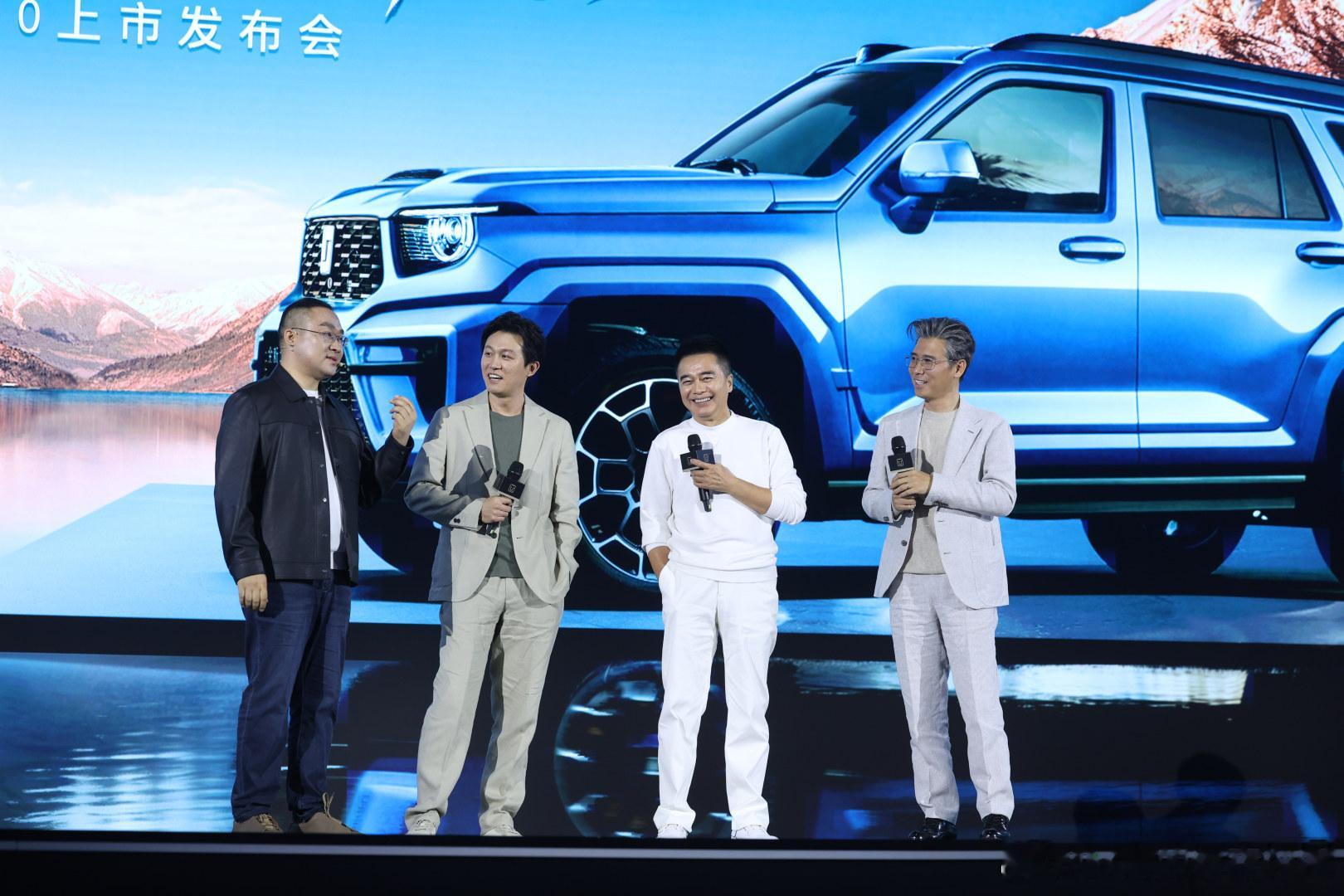 4月20日，全新坦克700正式上市，售价42.8万元起。这场以“麒麟云中现·境启