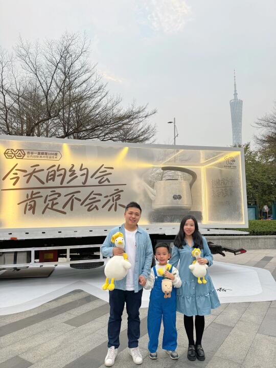 遛娃偶遇好运车，当妈也能有锦鲤体质‼️