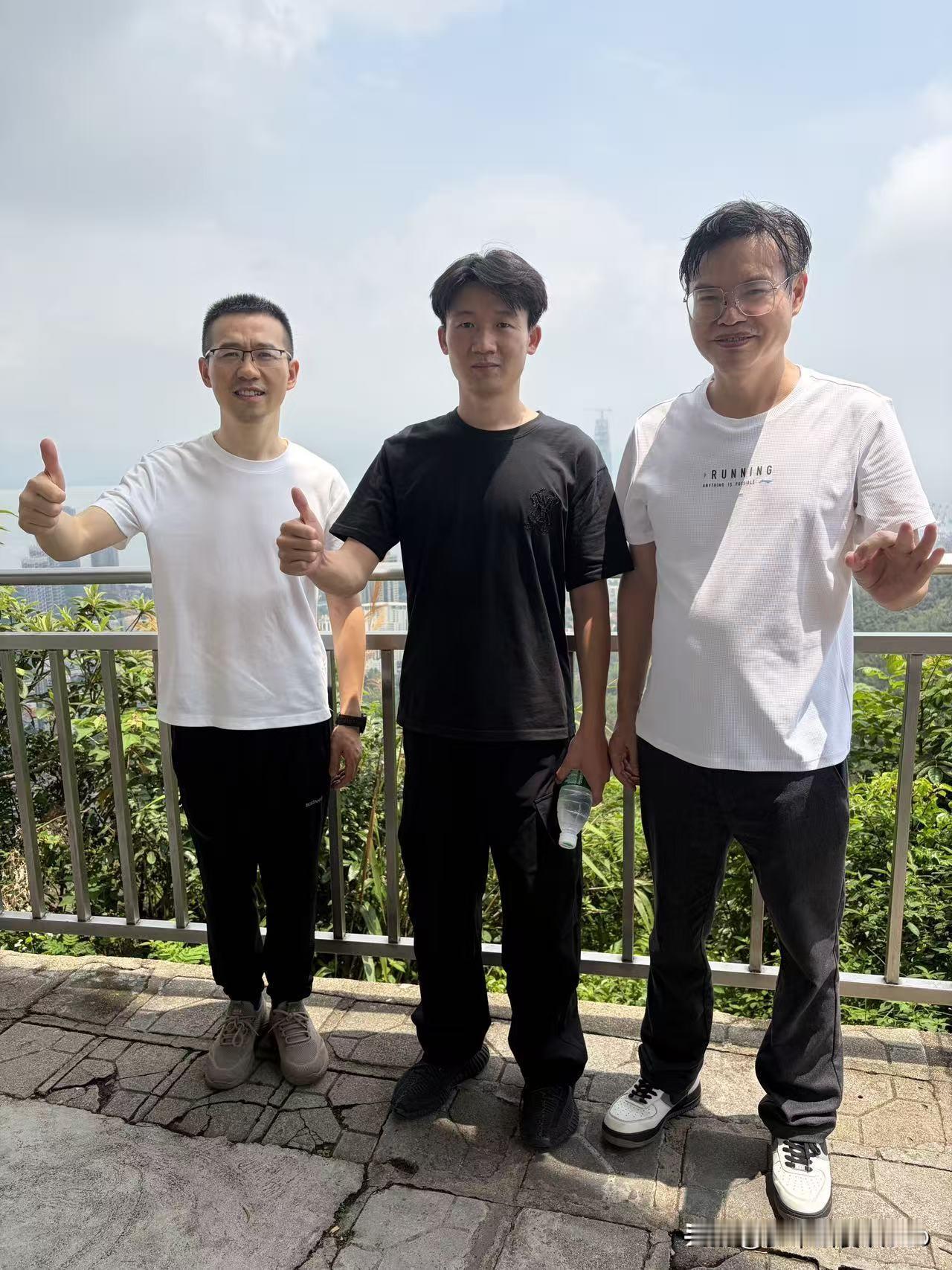 周末爬山队伍越来越壮大
​出海东南亚中东的新朋友