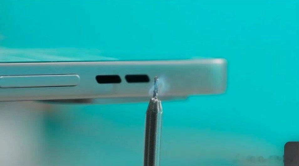 OPPO K13 Turbo Pro的小风扇不仅能吹灭蜡烛，它还能吹泡泡。 ​1