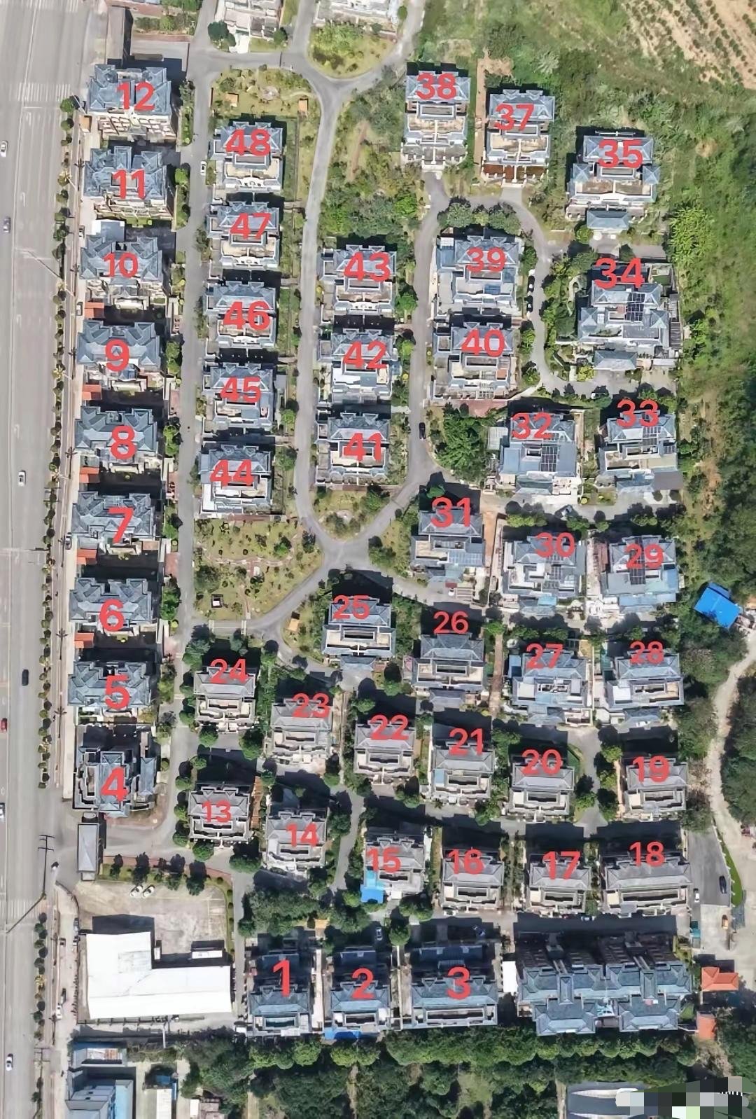 请经常买房子的朋友帮忙选一个好位置别墅！并说明原因 