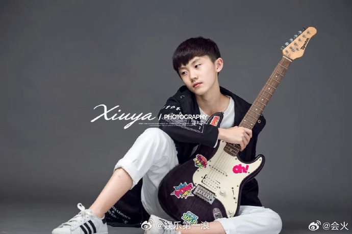 马嘉祺十年前的艺术照 嚯！竟然刷到了马嘉祺十年前的艺术照，萌之！ 