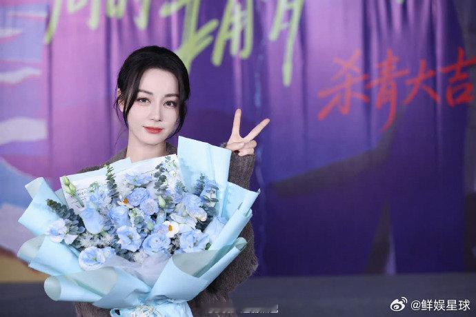 迪丽热巴发文告别卫蓝热巴的告别文案好有温度！卫蓝杀青啦，虽然舍不得，但更期待正片