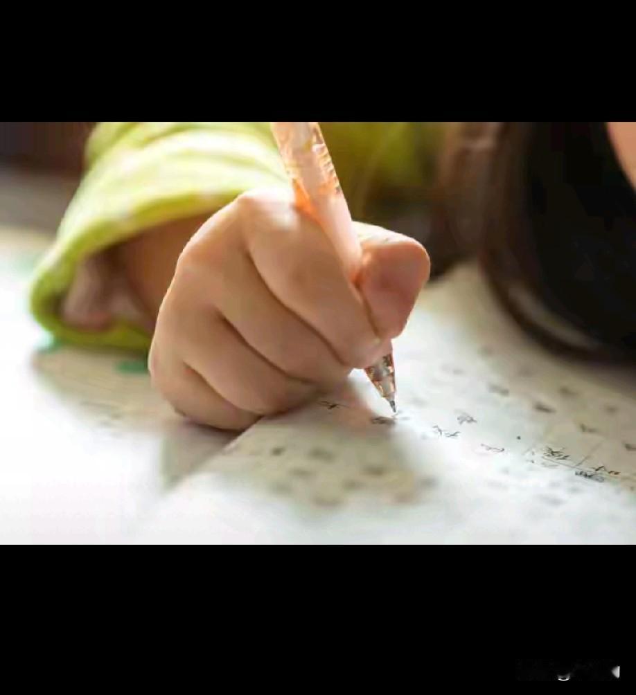 走廊补作业引发索赔9.6万！这起校园纠纷太值得深思
 
山东枣庄小学生未完成作业