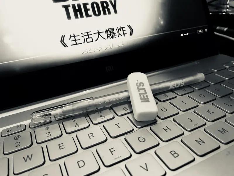 充实
 
对一位正高级退休老师而言，充实不在讲台与教案，而在烟火与亲情之间。告别