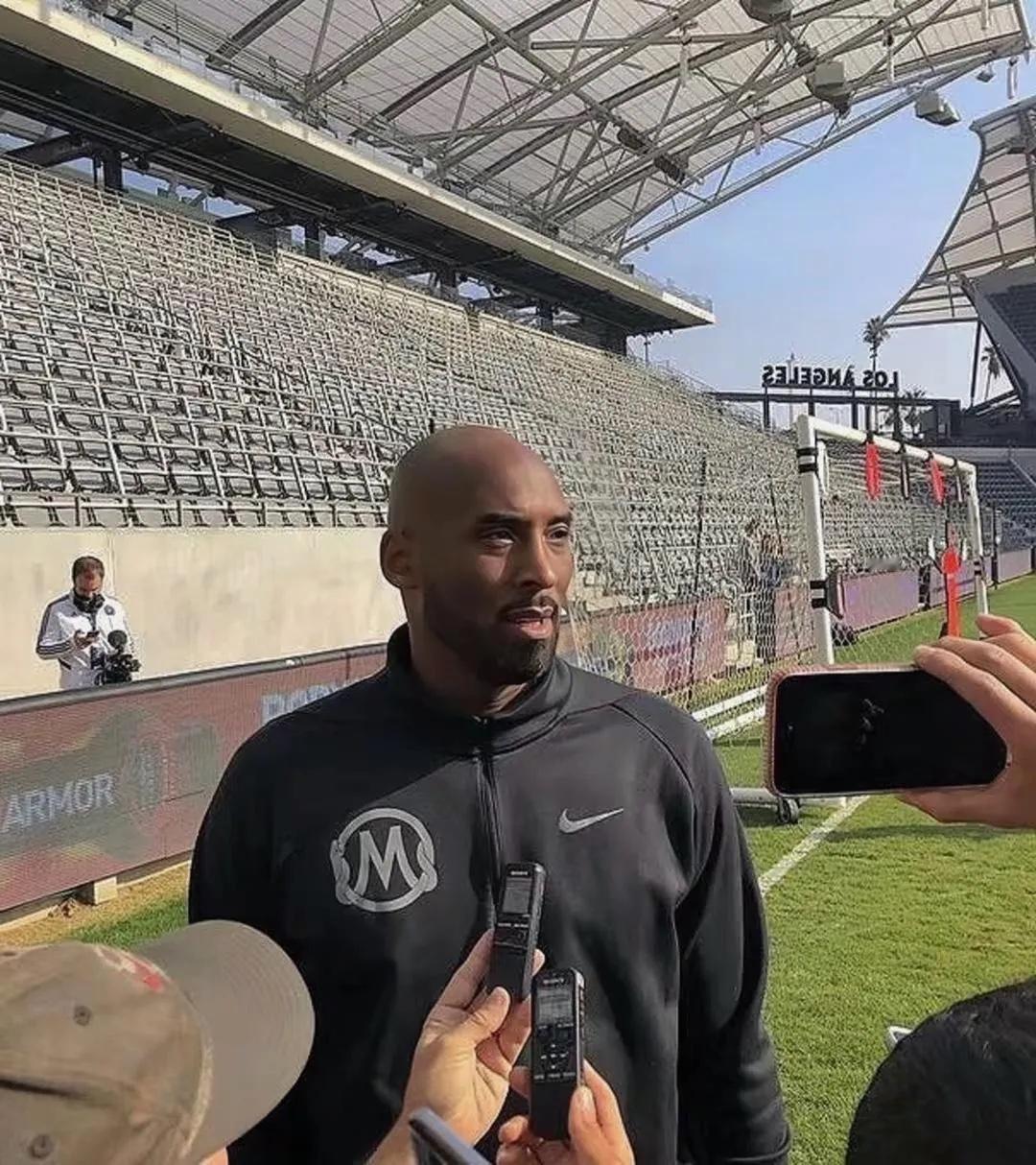 穿新衣，戴新帽，新年的风都是新的。愿我们遇到的每件事，都能顺顺利利，心里想的事，