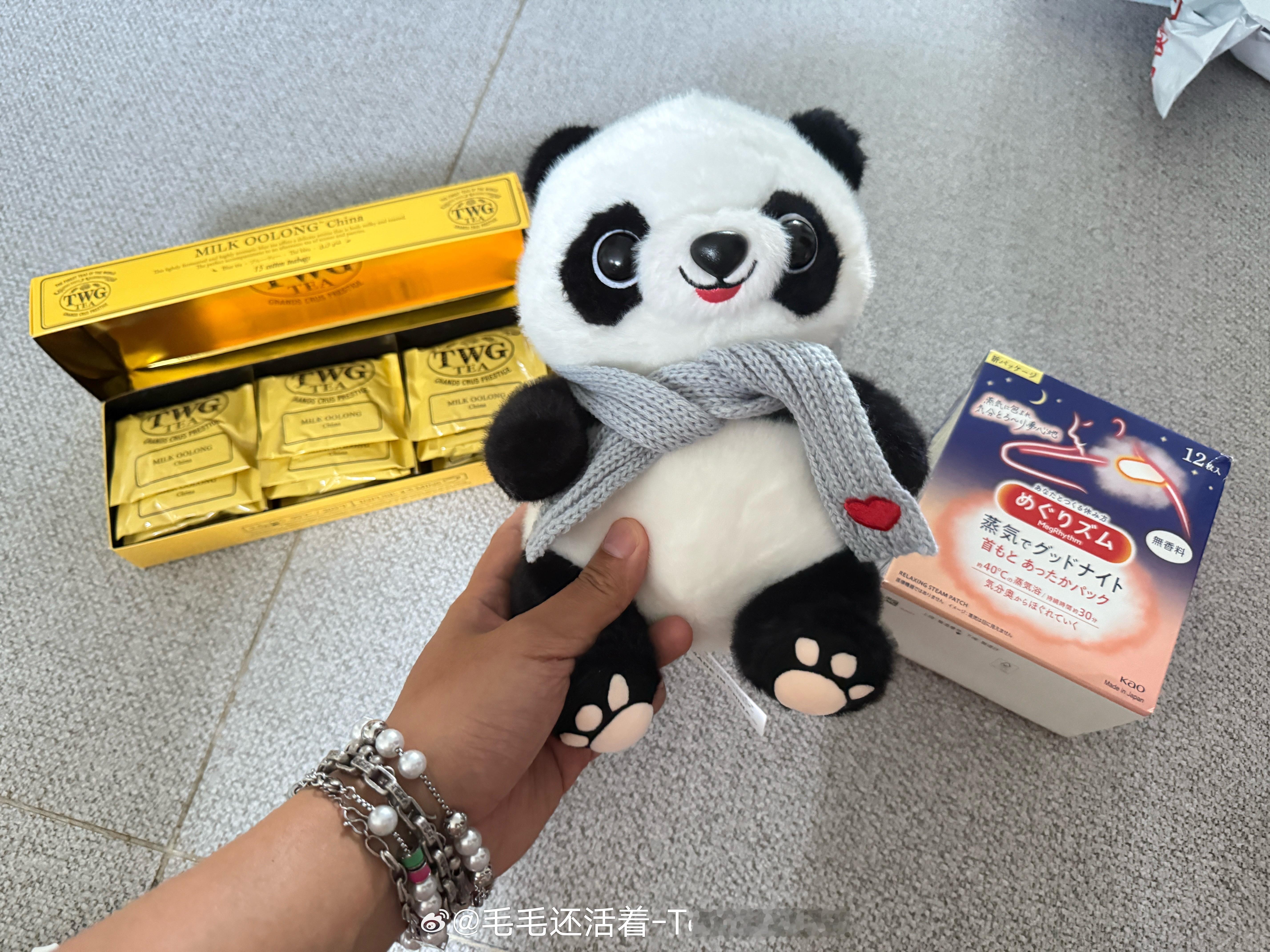 谢谢粉丝宝宝送的礼物！！[捂嘴哭][捂嘴哭][捂嘴哭]我真的很爱！！ ​​​