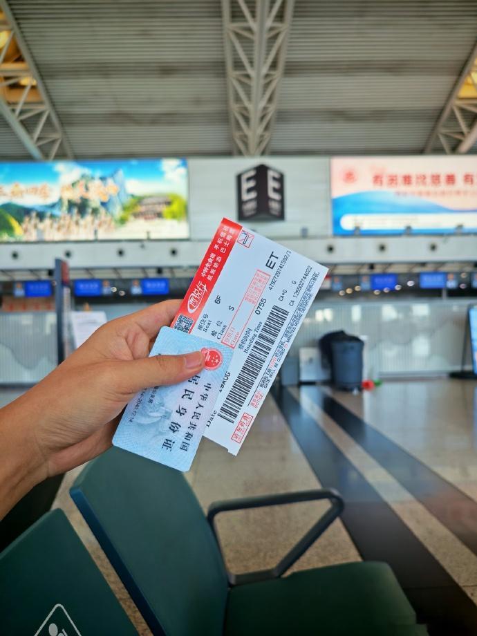 1.5万元机票退票仅退400多元扣费比例超九成七，航班空位可二次售卖却近乎全款扣