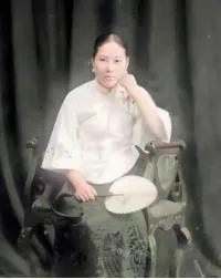 [月亮]1935年，一名女子走到孙传芳背后，突然掏出手枪，朝着孙传芳连开3枪。第