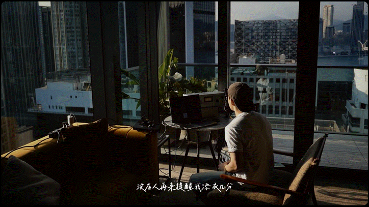 刘宪华全能制作人强成啥样了刘宪华这全能制作人简直绝绝子！在巴黎小屋里，独自包揽制