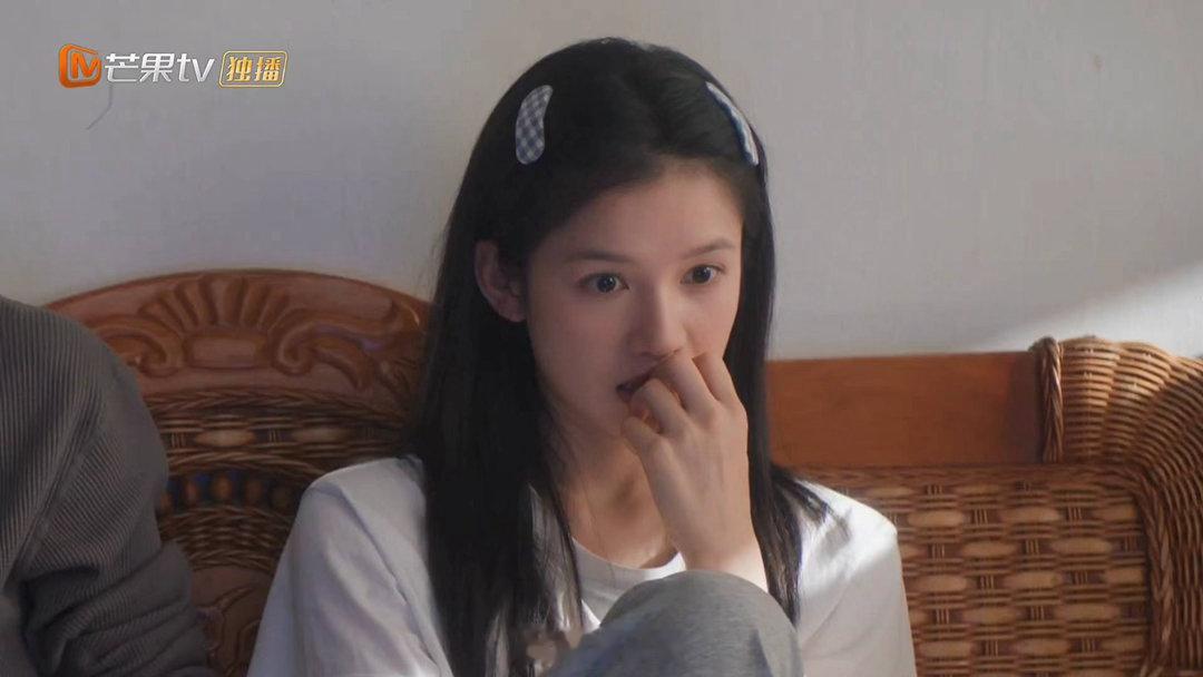 张婧仪苗靖吃醋好可爱 宋威龙张婧仪看泰坦尼克号如坐针毡 哈哈哈哈哈笑不活了啊！就