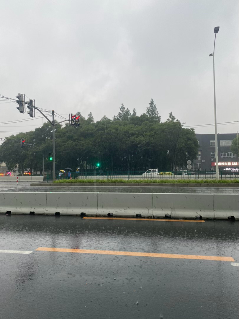 台风暴雨在路上了这大雨不停落下！今早至明早，安徽、江苏、河南、湖北、湖南、江西、