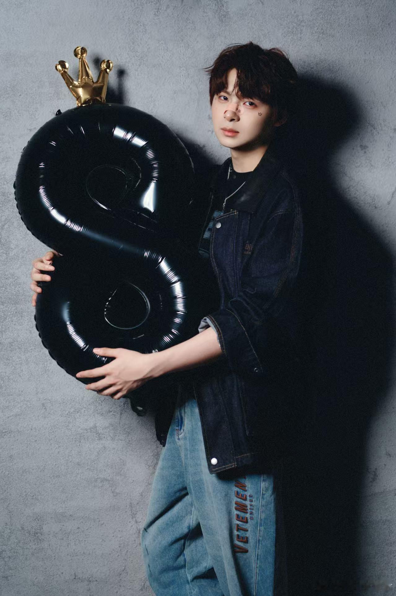 伞兵职业生涯八周年恭喜伞兵职业生涯八周年！八年赛场一路摸爬滚打。愿朱伯丞始终怀揣