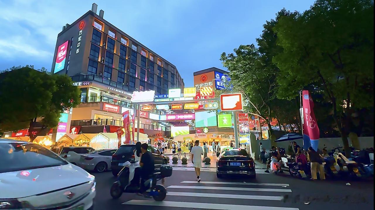 长丰常住人口4.8万的夜市，人流量到底怎么样？宁波夜市宁波同城

长丰夜市，摊位