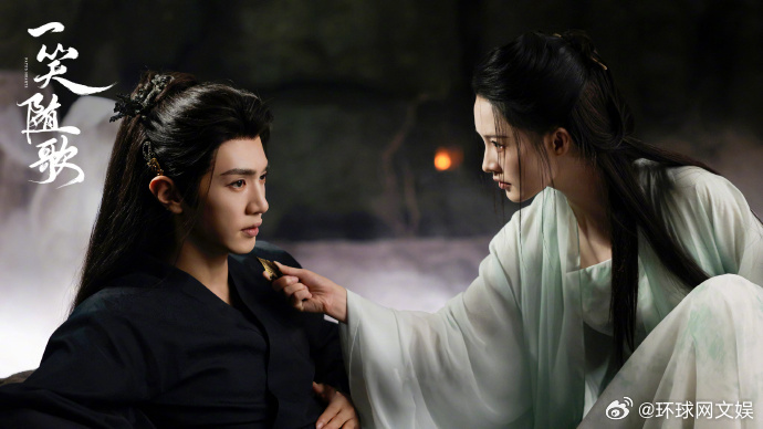 【#被这些古装剧帅到了#】#山河枕开播# 《山河枕》今日开播，楚瑜红装束发，卫韫