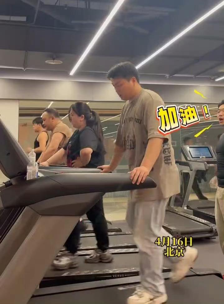 最适合减肥人爬坡的bgm出现了边唱军歌边爬坡真的不会累减肥界清流出现，不靠激进方