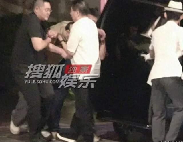 沈腾聚会醉到被搀上车，背后是不是有新项目要动了？