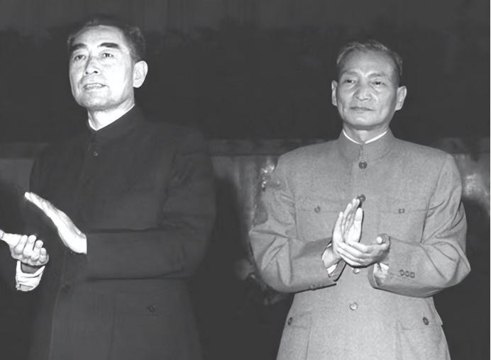 1931年，中央特科负责人找到一个年轻人，将两根金条塞给了他，不过此时或许谁也没