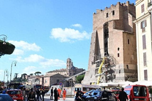 意大利一中世纪塔楼发生部分坍塌1人重伤