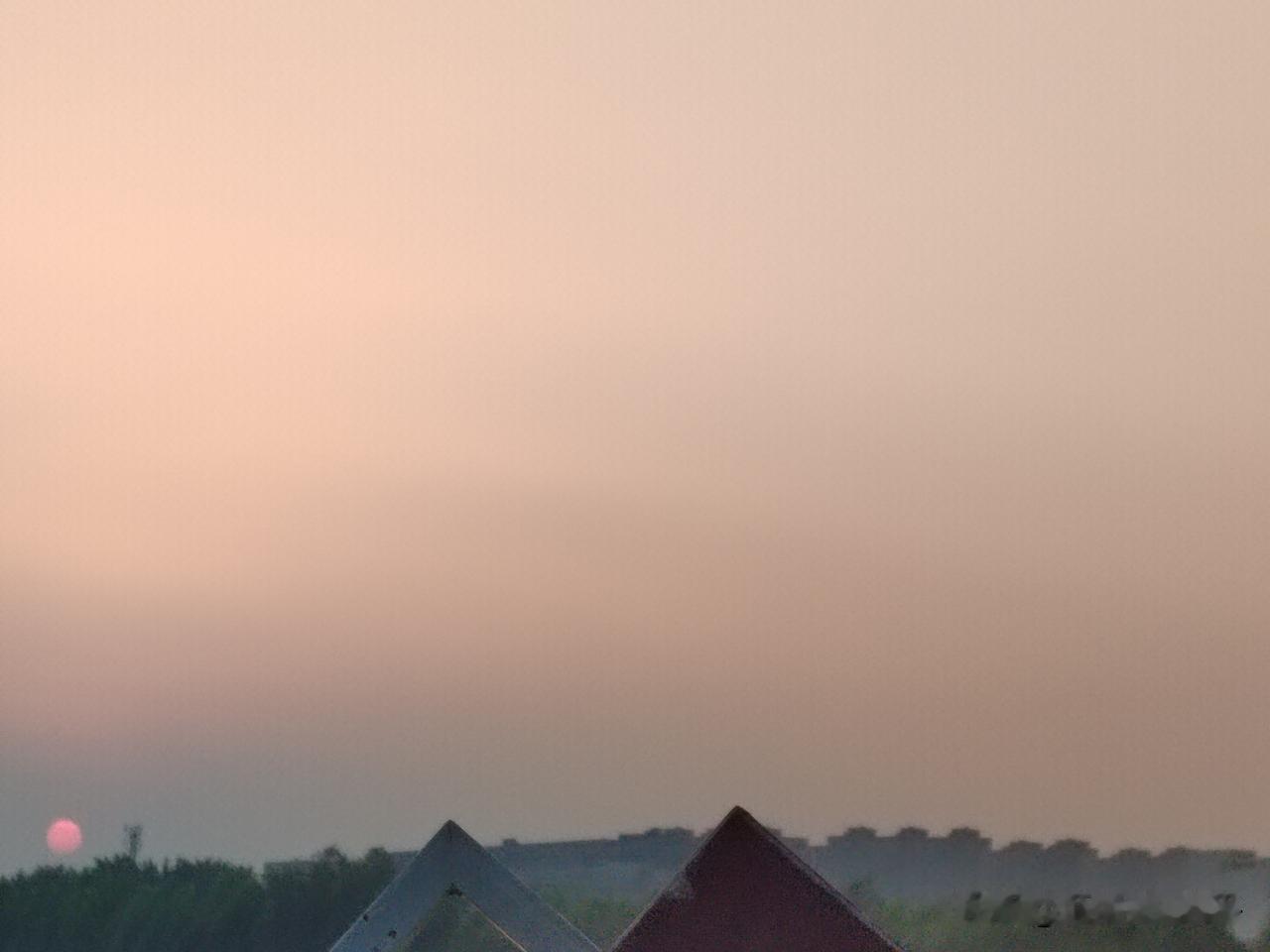 但凡这个人虚弱，受害，困顿，
本质上就是他快乐的来源，太小太少。

但凡这个人强