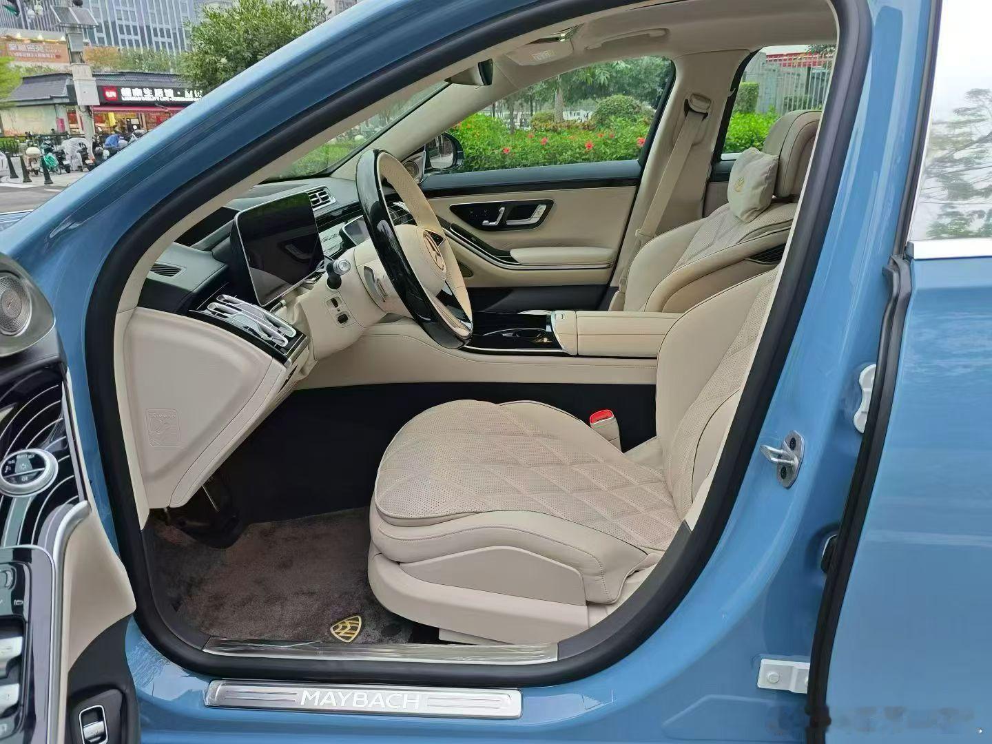 人生奔忙，终要寻一处静谧归处。25年迈巴赫S580，仅3000公里准新，车主传递