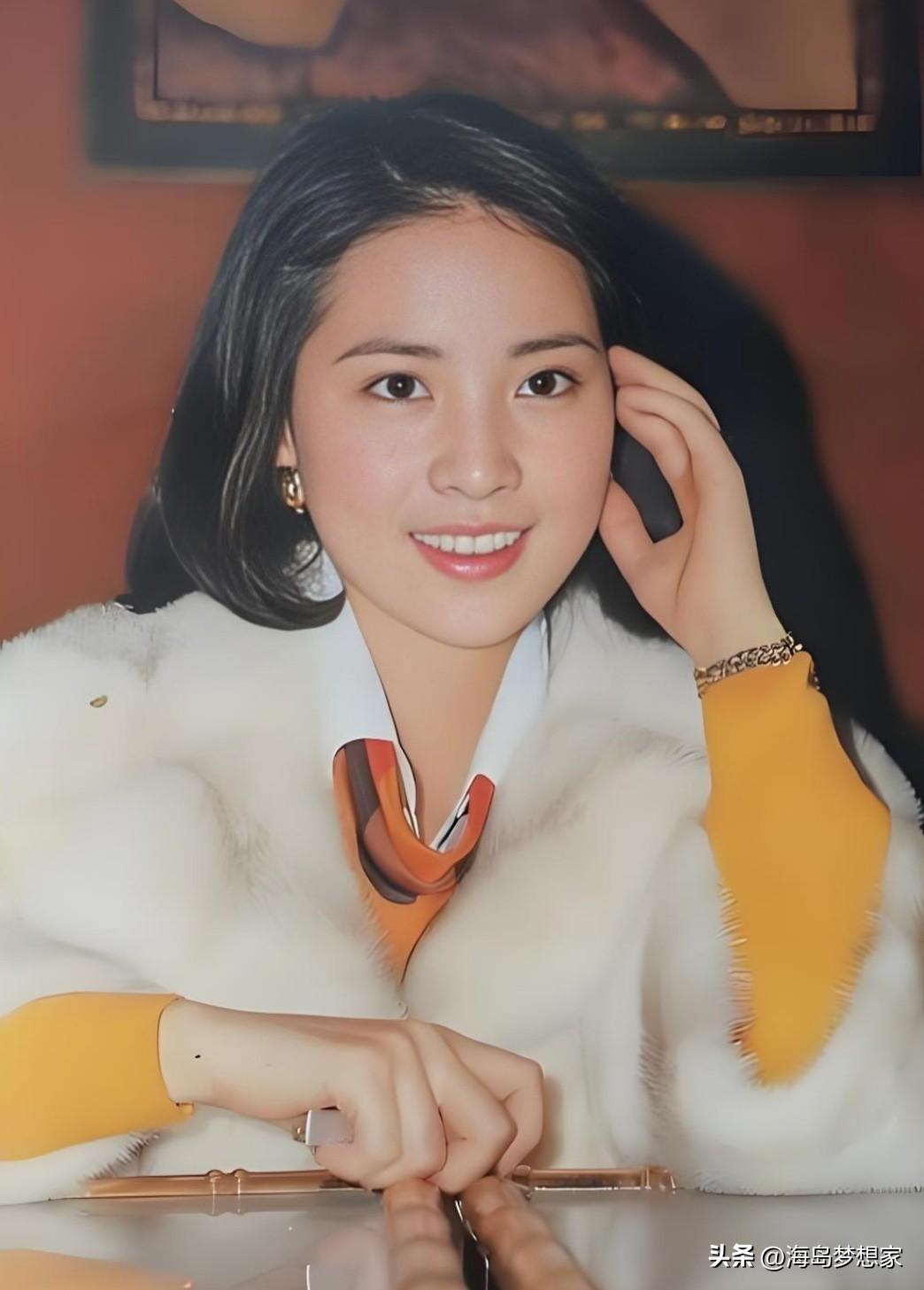 林凤娇曾是台湾影坛上跟林青霞齐名的电影明星。她1953年出生在台北市郊一个贫寒之