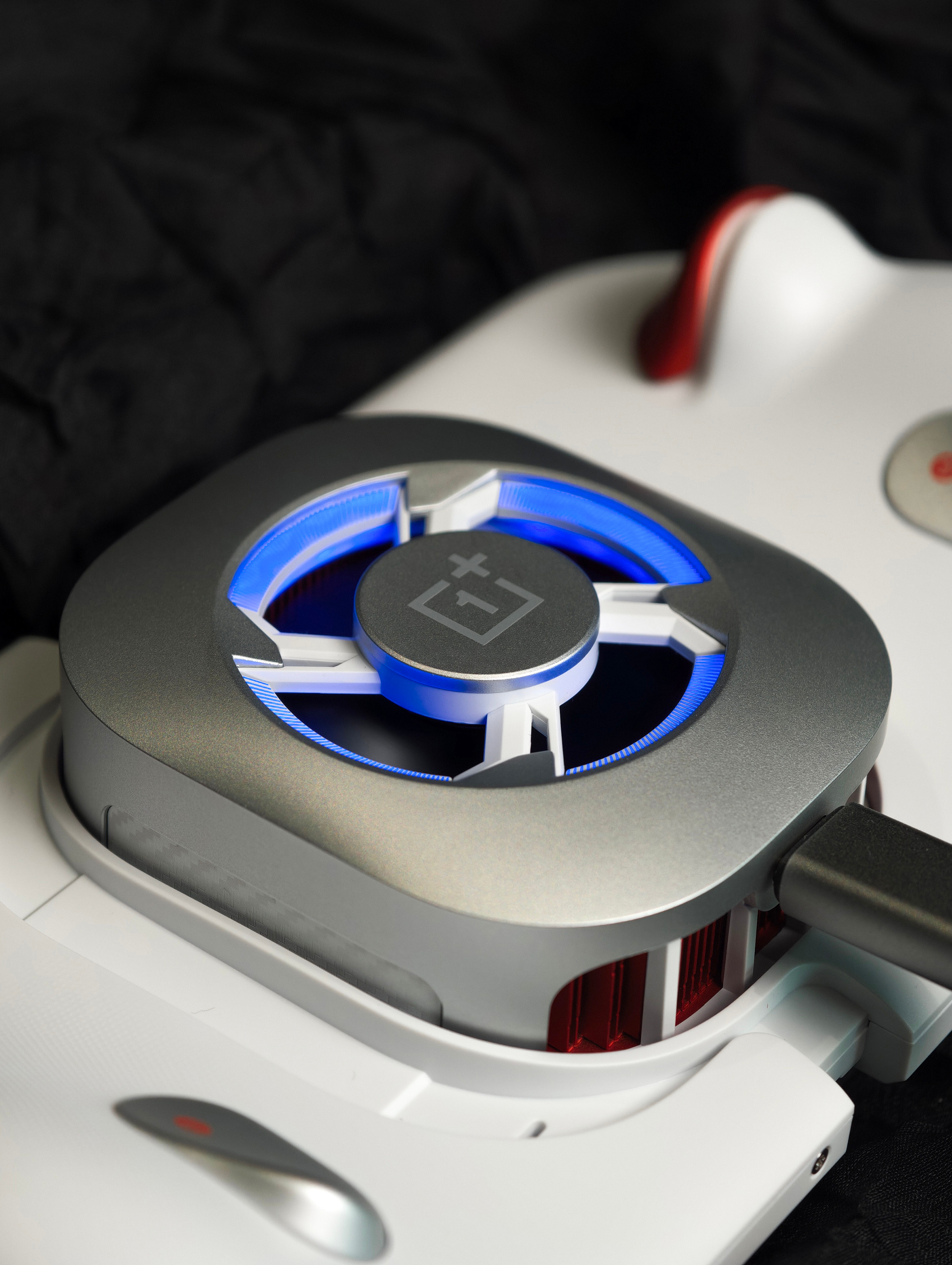 提前用了一加Ace 6至尊版一段时间，简单和大家分享一下体验。新机来了 在当前智